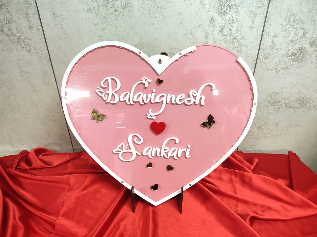 18-Inch Heart Shape Wishes Stand – Elegant Display for Every Occasion